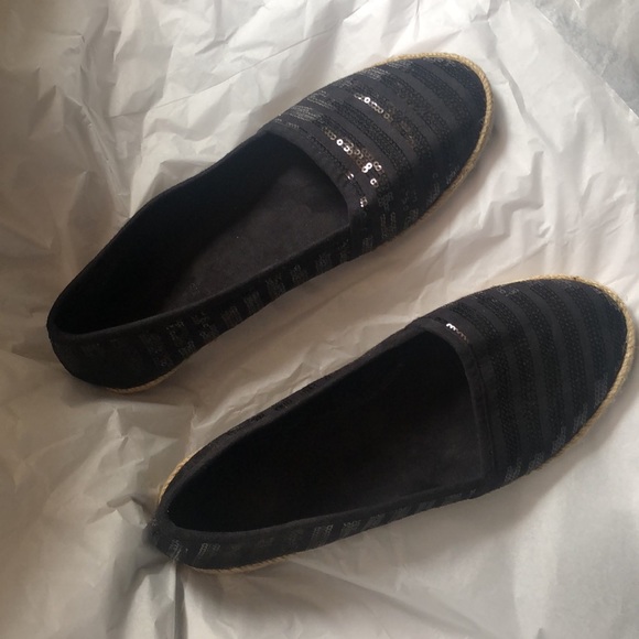 Gently worn Rue 21 black sequins flats. Worn maybe 2 times.  Excellent condition - Picture 2 of 15